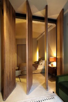 Интериорна преграда от масивно дърво