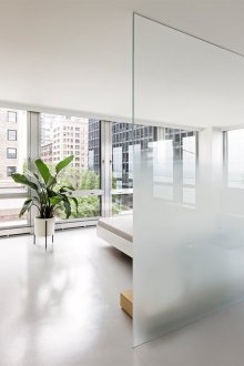 Вътрешна преграда от матирано стъкло