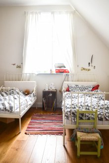 Children's layout for two heterosexual children