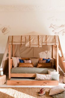The layout of the children's room with airplanes