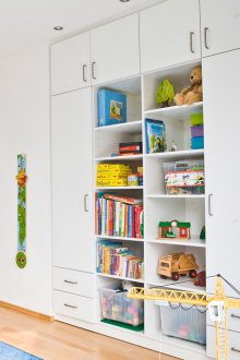 Layout of a children's room with a built-in wardrobe