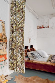 Odushka from odnushki with a curtain
