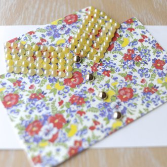 Hadiah untuk 8 Mac kad pos sendiri-sendiri