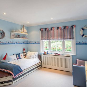 Тъмно синьо за деца