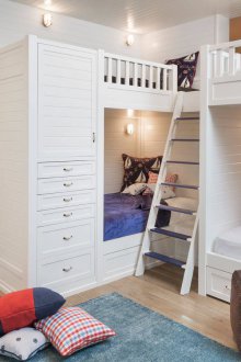 Детска стая в морски стил с мебели от шкаф