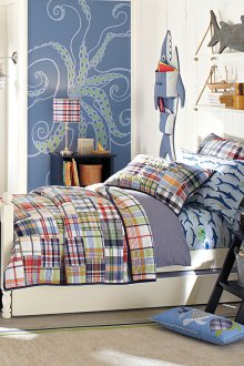 Детска стая в морски стил с текстил.