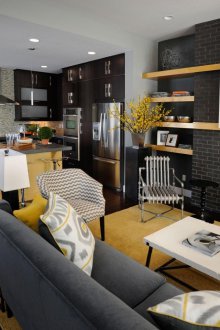 Дизайн на кухня за хол с ярки акценти