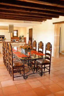 Дизайн на дневна кухня с греди