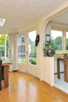 Дизайн на кухненски бокс с прозорец