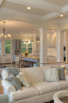 Дизайн на кухня в хола във френски стил