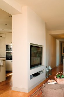 Дизайн кухненски хол с преграда от гипсокартон