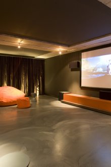 Оранжев интериор