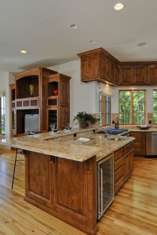 Дизайн на кухнята за хол от масивно дърво