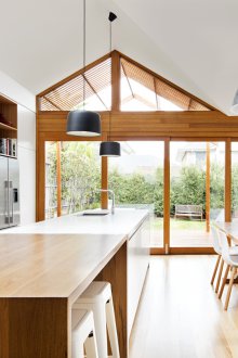 Дизайн кухня хол с трапезария