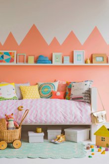 Pfirsichfarbenes Kinderzimmer Dekor