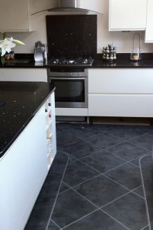 Плочки на пода в кухнята