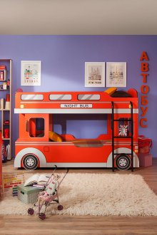 Guardería para dos niños con cama de autobús.