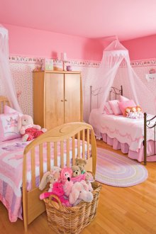 Kinderzimmer für zwei Kinder mit Baldachin