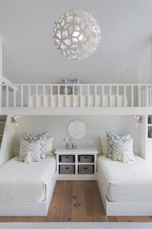 Kindergarten für zwei Kinder weiß