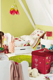 Kindergarten für zwei Kinder mit Spielzeug