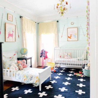 Kindergarten für zwei Kinder mit Teppich