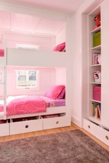 Kindergarten für zwei Kinder mit Einbaumöbeln