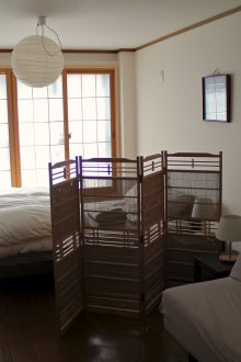 Pangsapuri studio gaya Jepun dengan skrin