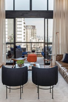 Loteng pangsapuri studio dengan balkoni