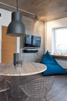 Pangsapuri studio dalam gaya pembaikan loteng