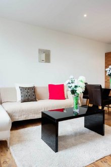 Pangsapuri satu bilik dengan perabot moden