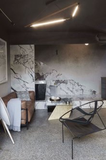 Gaya pangsapuri satu bilik dengan marmar