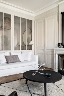 Pangsapuri gaya monokrom Provence