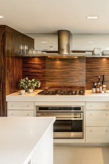 Pembangunan semula Zebrano Kitchen