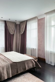 Многослойни завеси в интериора на спалнята