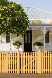 Дървена ограда