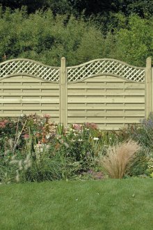 Дървена ограда