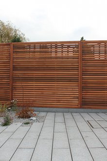 Дървена ограда