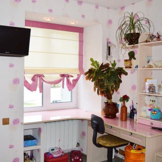 Римски завеси към детската стая за момичето