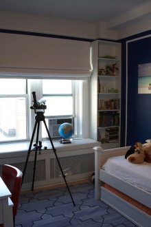 Бели римски завеси в детската стая