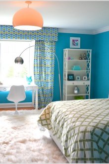 Многоцветни завеси с ламбрекени в спалнята