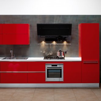 Малка червена високотехнологична кухня