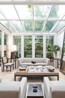 Лятна беседка с голямо огледало