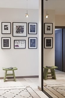 Голям огледален гардероб в коридора