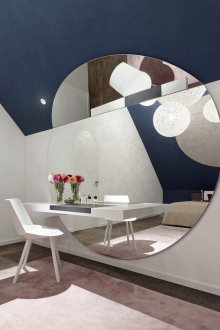 Стилно кръгло огледало в интериора