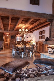 Голяма къща в стил хижа