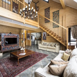 Светла дневна с килим от хижа