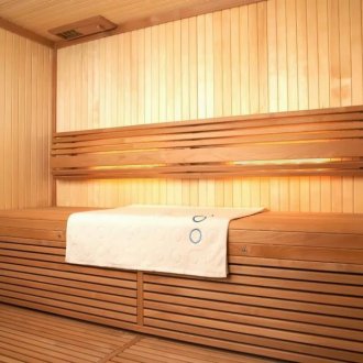 Два вида дърво във ваната