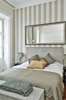 Бежов и сив райета тапет в спалнята