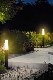 Красиви ярки светлини за градината