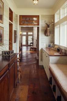 Антре в къща в селски стил